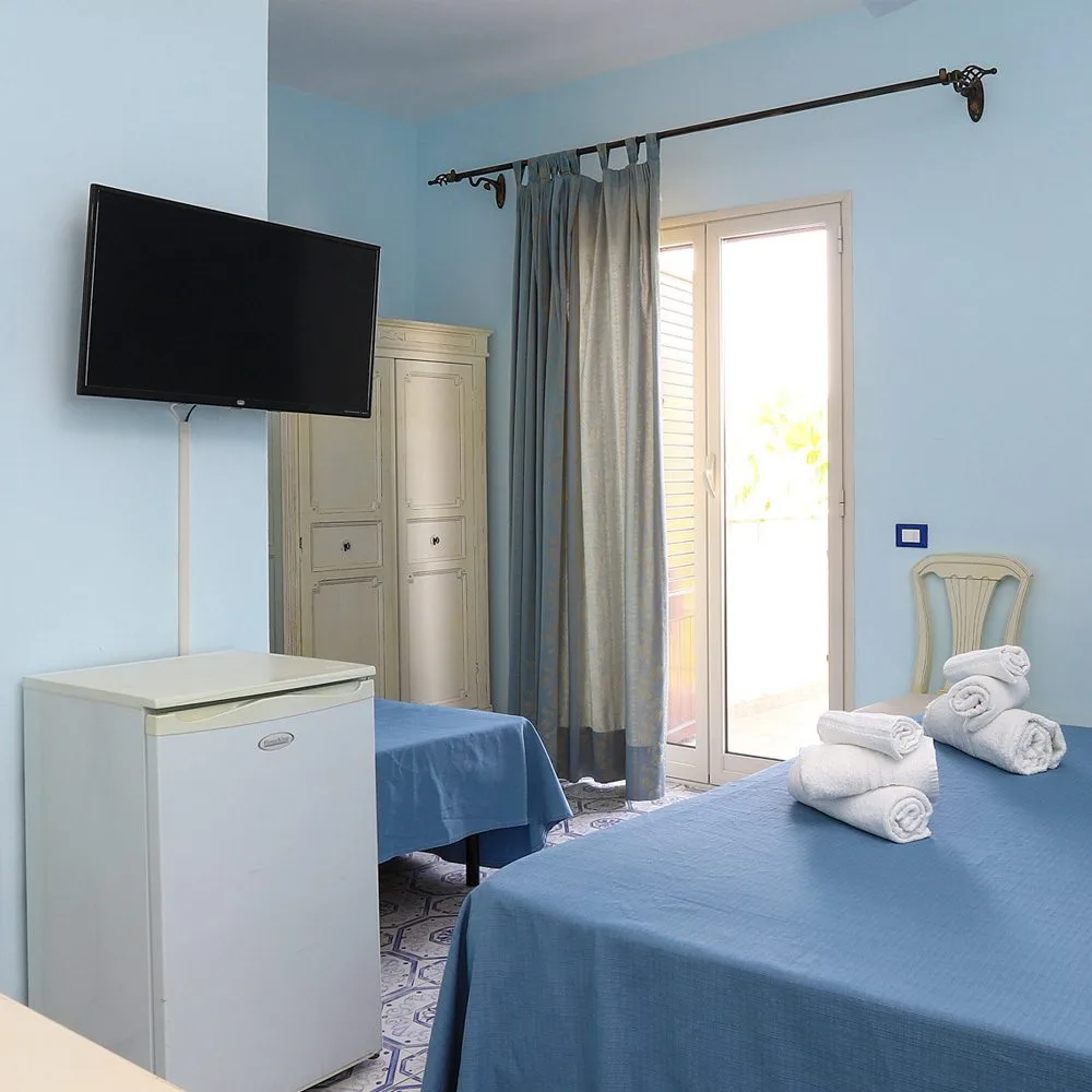 Interno camera a Cala dell'arena