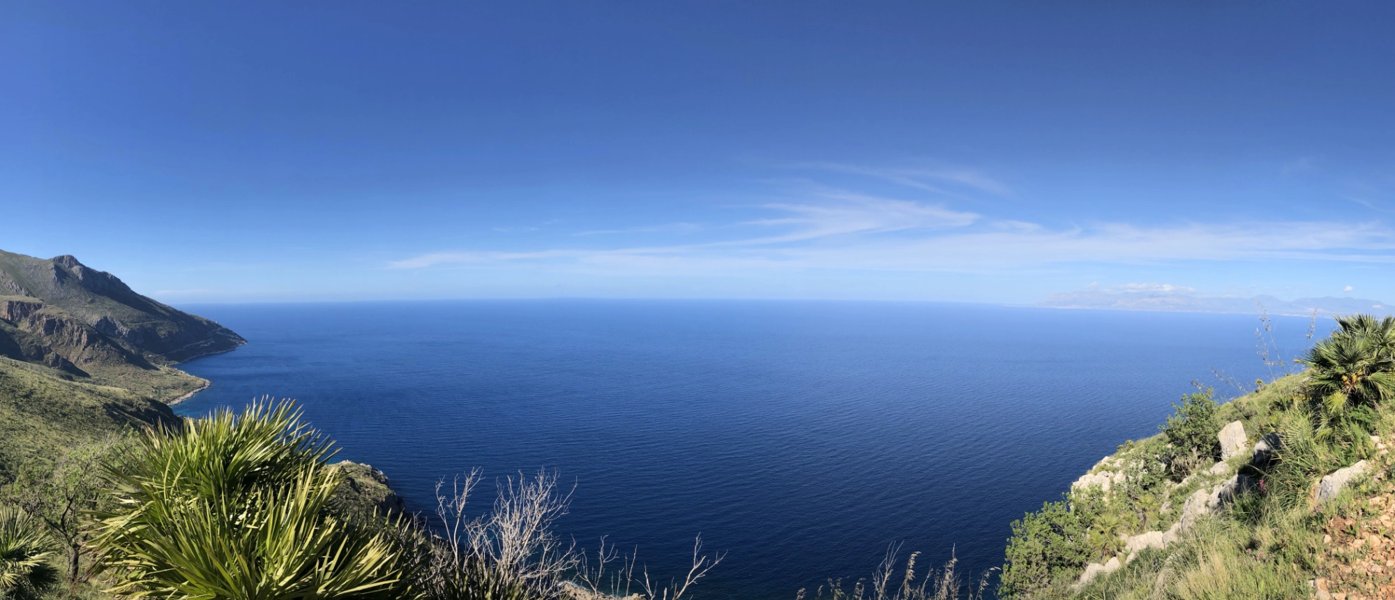 Foto panoramica del mare visto dalla riserva dello Zingaro