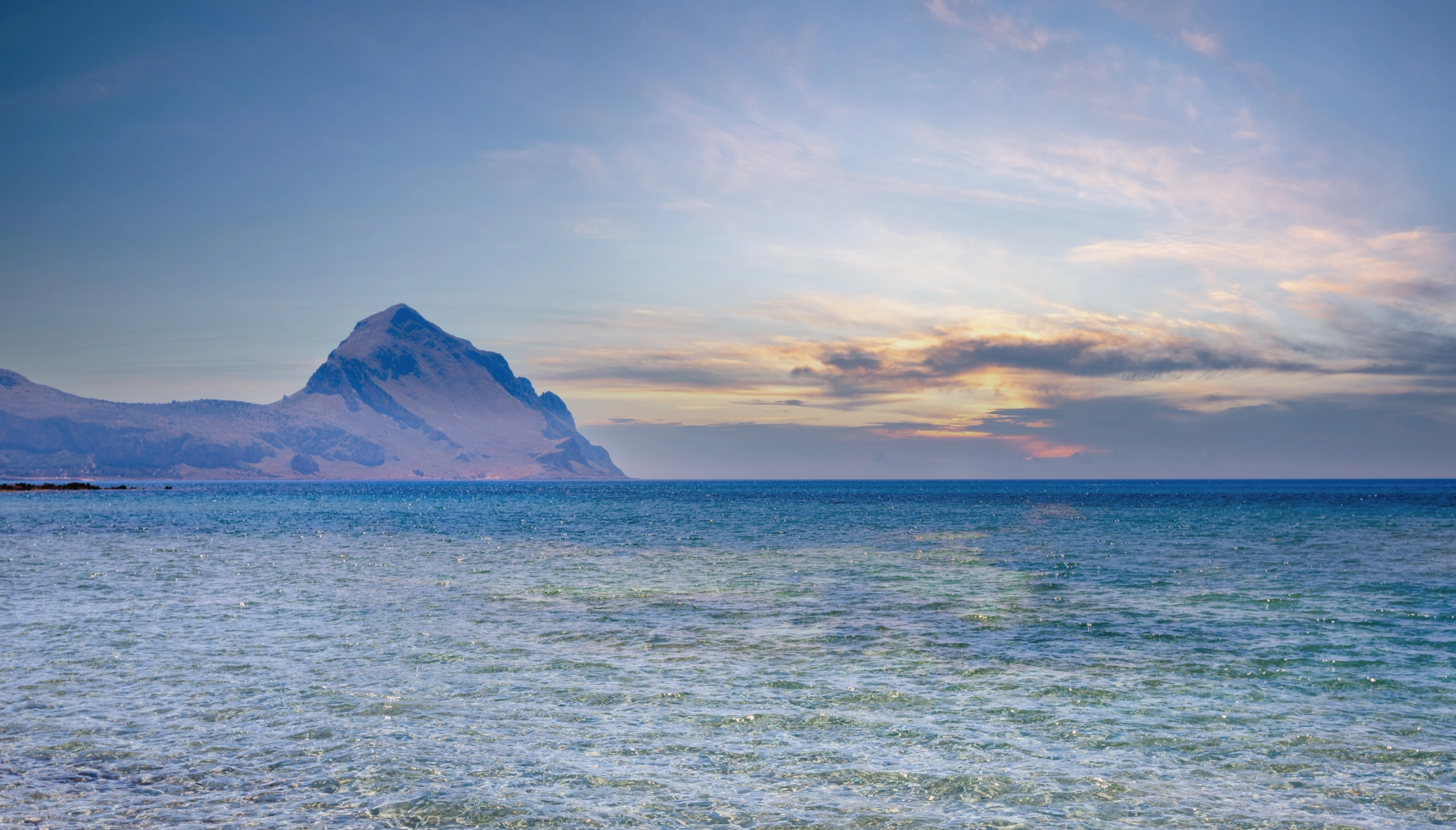 Foto di una caletta della Riserva dello Zingaro
